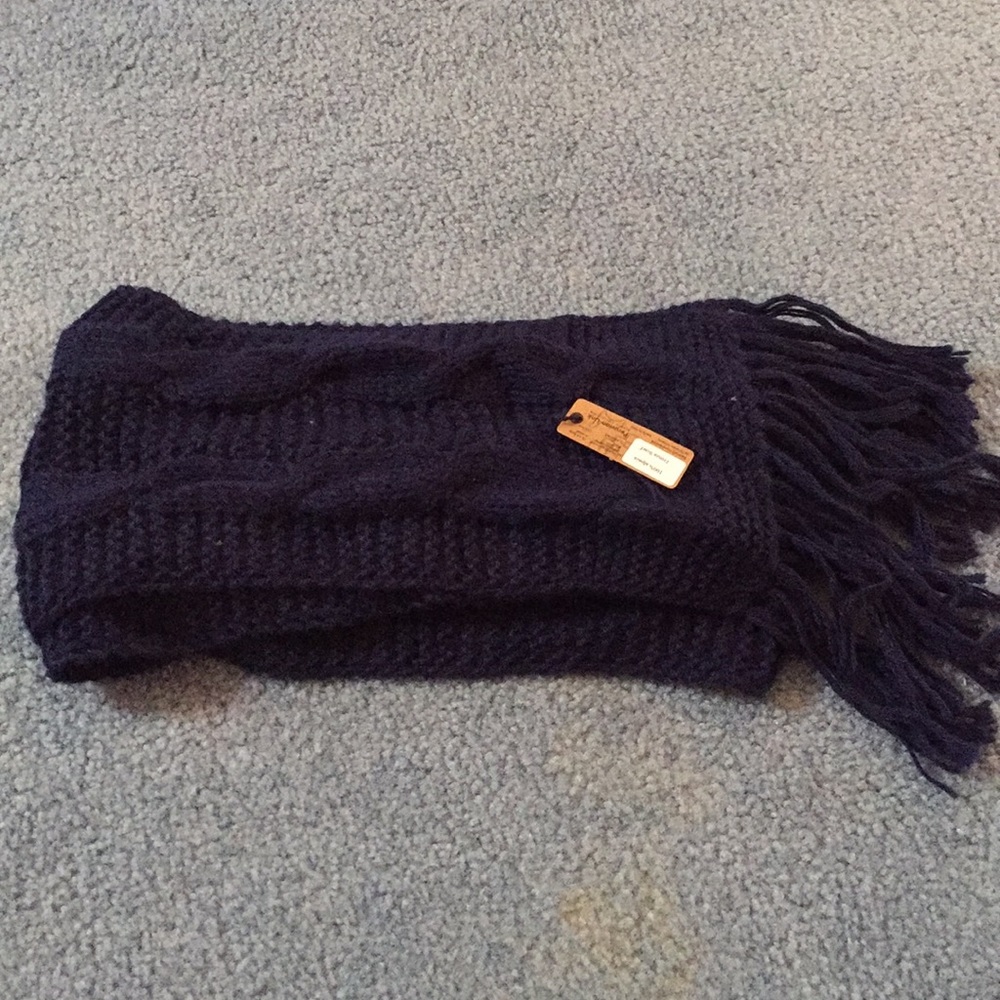 NWT 100% Alpaca Navy Wool Scarf